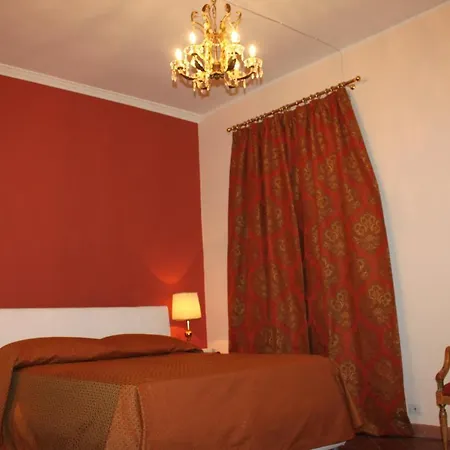 Lungarno Ponte Vecchio Гостевой дом Флоренция